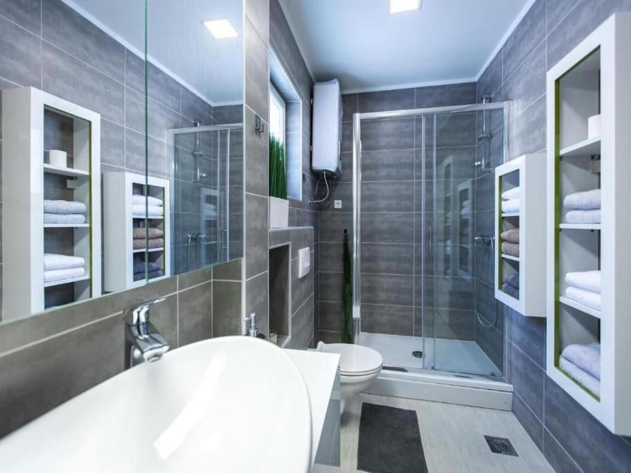 Bleu Villa - Three Bedroom Villa With Balcony And City View ดูบรอฟนิก ภายนอก รูปภาพ