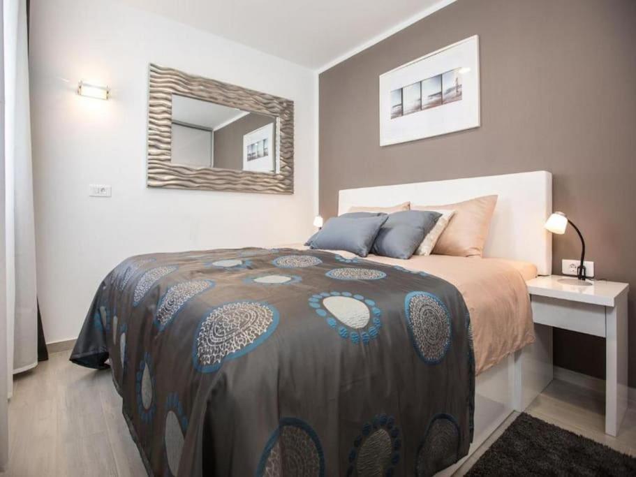 Bleu Villa - Three Bedroom Villa With Balcony And City View ดูบรอฟนิก ภายนอก รูปภาพ